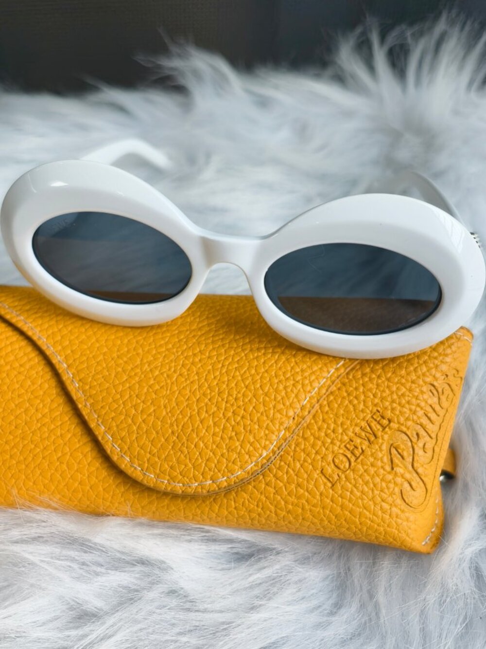 Loewe - White - Sunglasses - Cat-eye white frames with black lenses